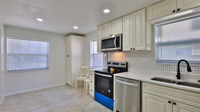 326 HOBART AVENUE, Daytona Beach, FL 32114