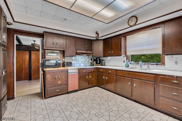 10 Sussex St, Byram Twp., NJ 07874