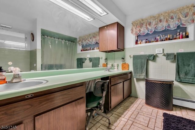 10 Sussex St, Byram Twp., NJ 07874