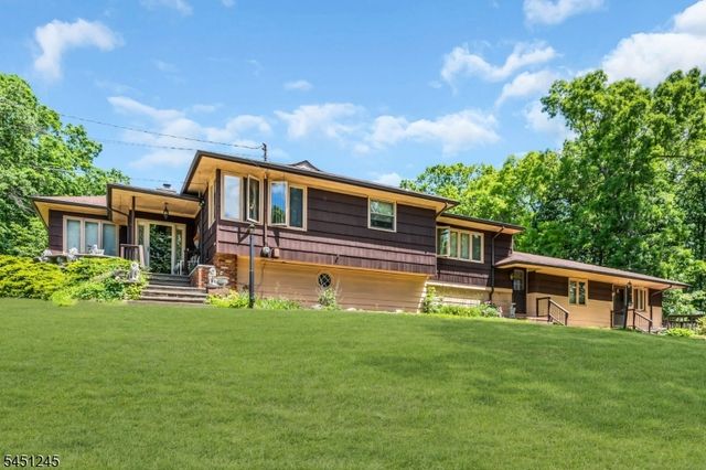 10 Sussex St, Byram Twp., NJ 07874