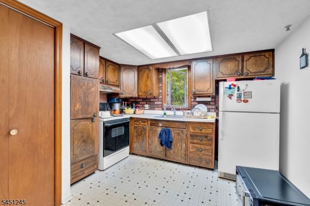 10 Sussex St, Byram Twp., NJ 07874