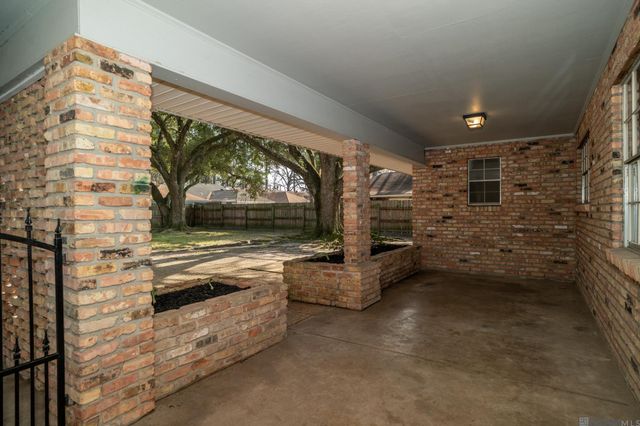 613 Kimmeridge Dr, Baton Rouge, LA 70815