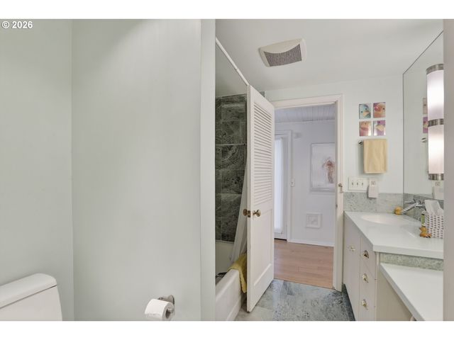 100 Se Harney St 11, Portland, OR 97202