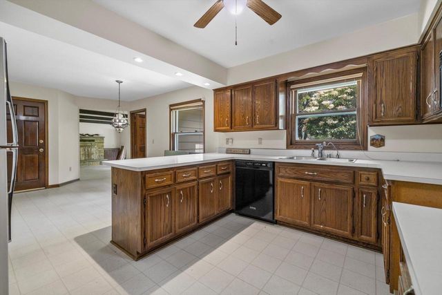 S67W17330 Rossmar COURT, Muskego, WI 53150