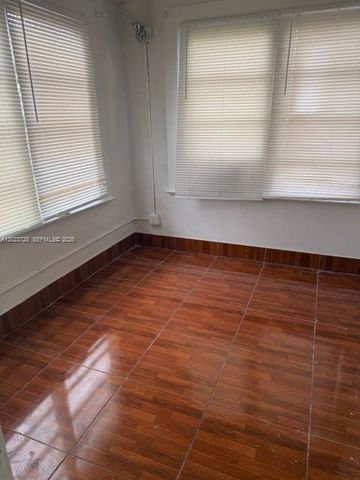 1727 NW 50th St, Miami, FL 33142