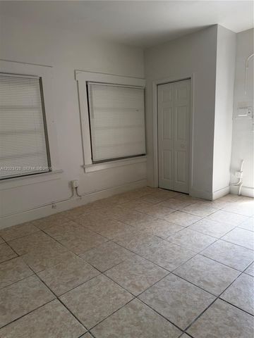 1727 NW 50th St, Miami, FL 33142