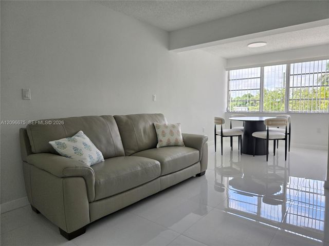 325 NW 72nd Avenue 301, Miami, FL 33126