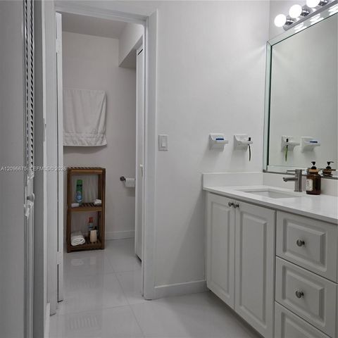 325 NW 72nd Avenue 301, Miami, FL 33126