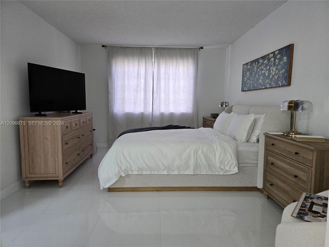 325 NW 72nd Avenue 301, Miami, FL 33126