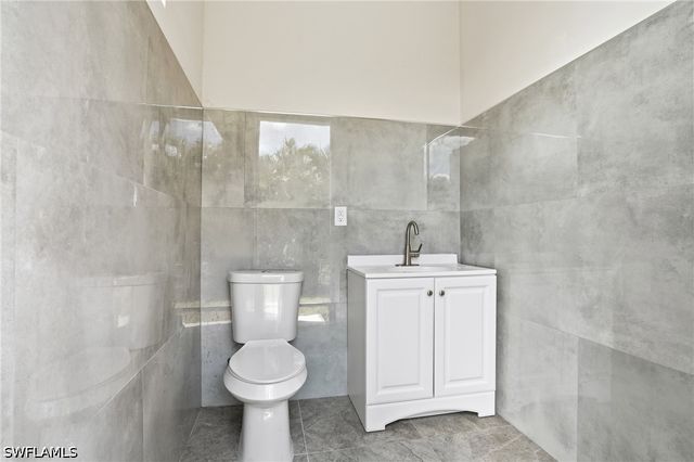 2303 NW 18th PL, Cape Coral, FL 33993