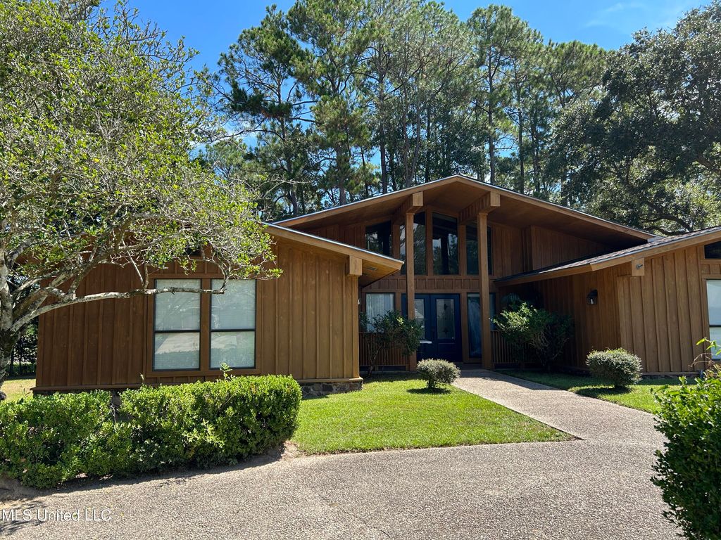 7415 Mahalo Hui Drive, Diamondhead, MS 39525