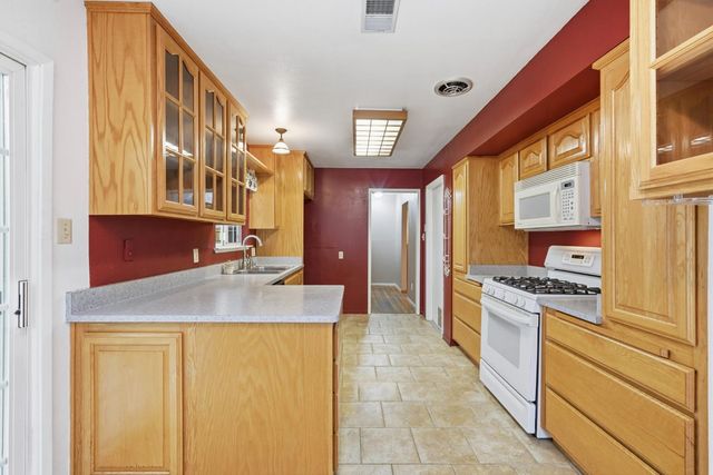 5068 Patti Jo Dr, Carmichael, CA 95608