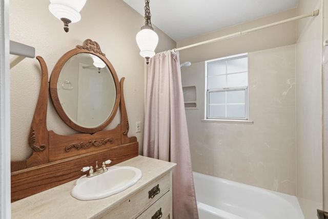 5068 Patti Jo Dr, Carmichael, CA 95608