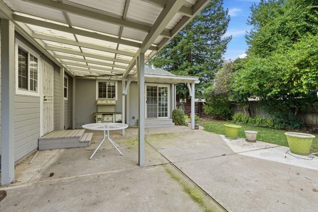 5068 Patti Jo Dr, Carmichael, CA 95608