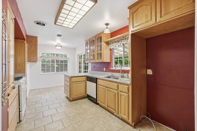 5068 Patti Jo Dr, Carmichael, CA 95608