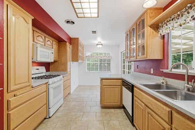 5068 Patti Jo Dr, Carmichael, CA 95608