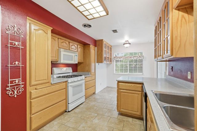 5068 Patti Jo Dr, Carmichael, CA 95608