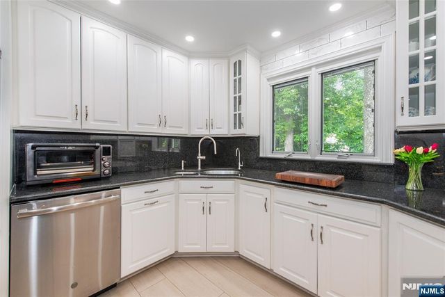 12 Ravine Road, Verona, NJ 07044
