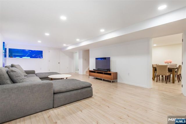 12 Ravine Road, Verona, NJ 07044