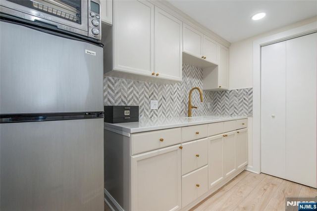 12 Ravine Road, Verona, NJ 07044