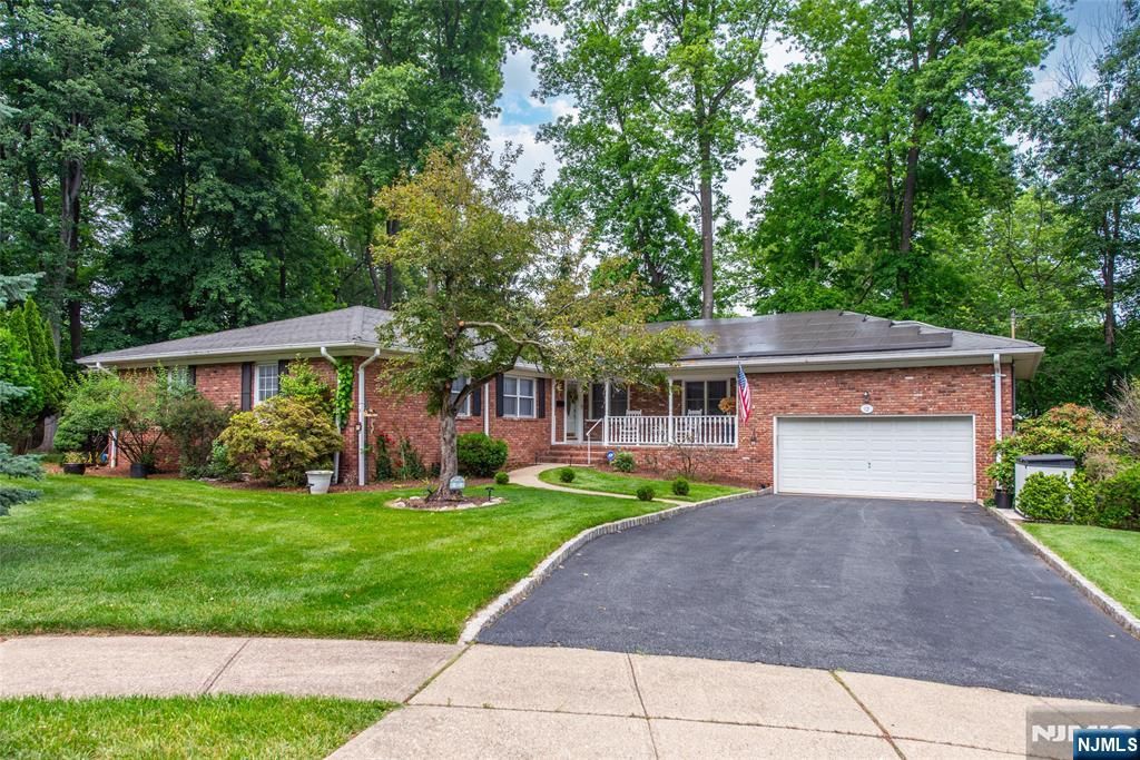 12 Ravine Road, Verona, NJ 07044
