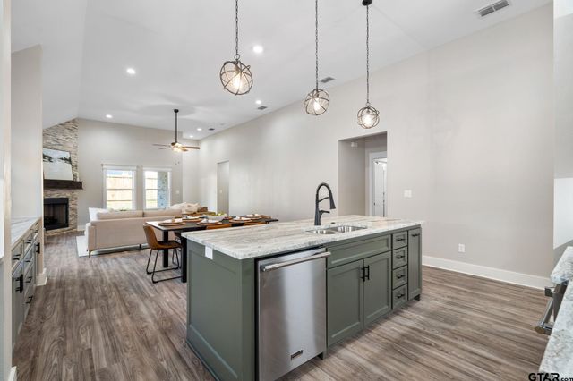 9120 Long Branch Dr, Tyler, TX 75703