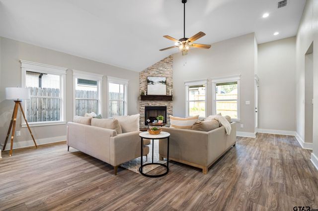 9120 Long Branch Dr, Tyler, TX 75703