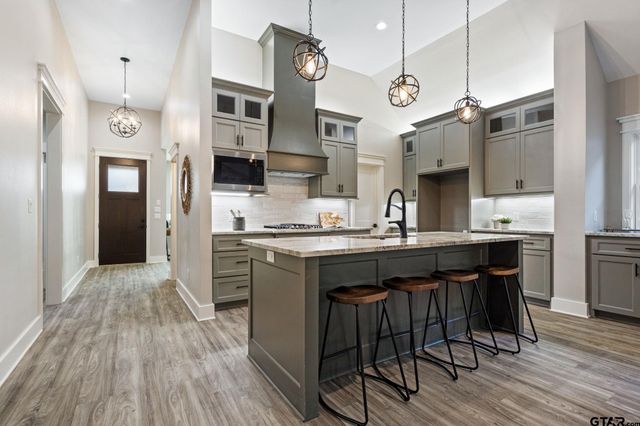 9120 Long Branch Dr, Tyler, TX 75703