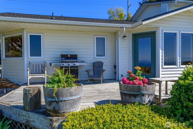 1889 West Beach Road, Oak Harbor, WA 98277