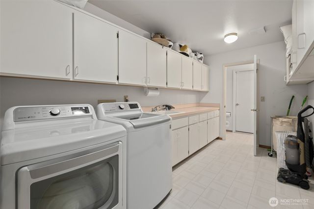 1889 West Beach Road, Oak Harbor, WA 98277
