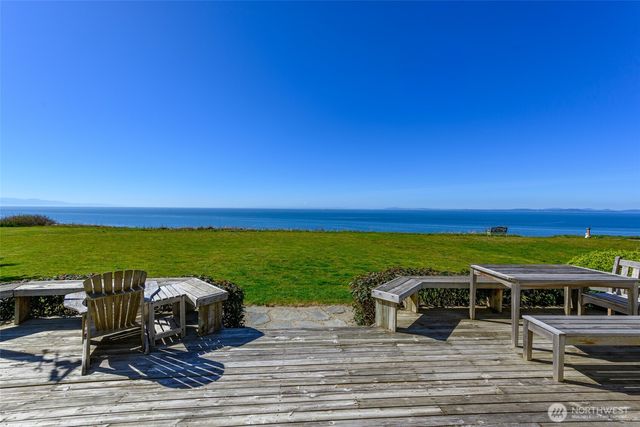 1889 West Beach Road, Oak Harbor, WA 98277