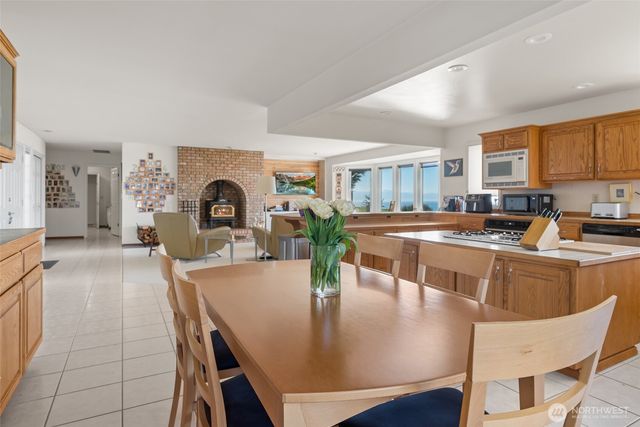 1889 West Beach Road, Oak Harbor, WA 98277