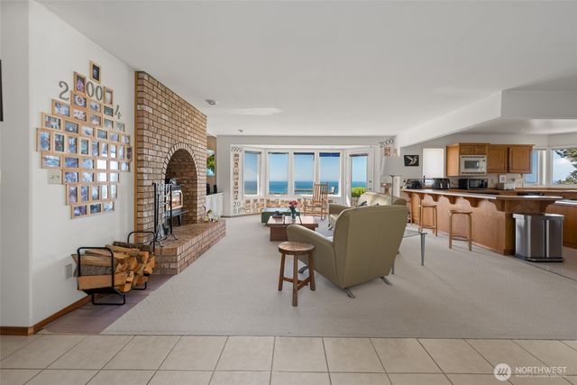 1889 West Beach Road, Oak Harbor, WA 98277
