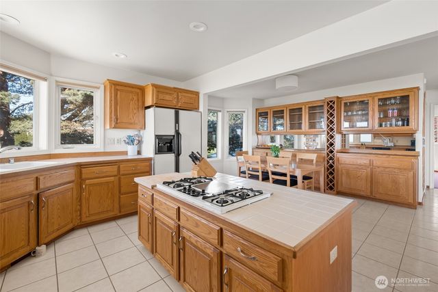 1889 West Beach Road, Oak Harbor, WA 98277