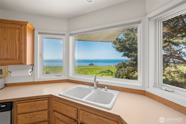 1889 West Beach Road, Oak Harbor, WA 98277