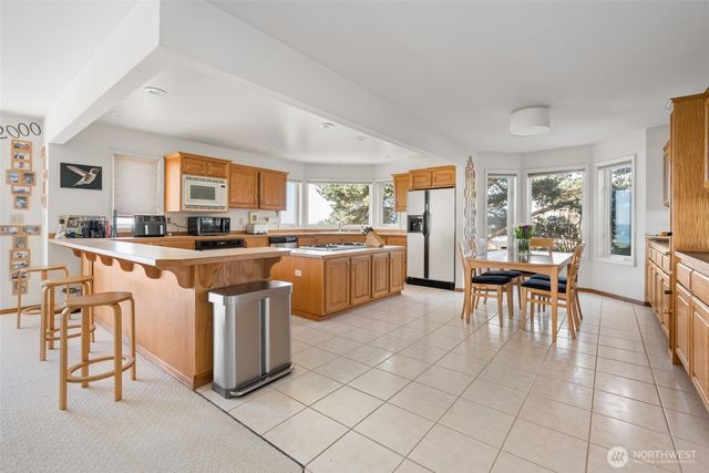 1889 West Beach Road, Oak Harbor, WA 98277