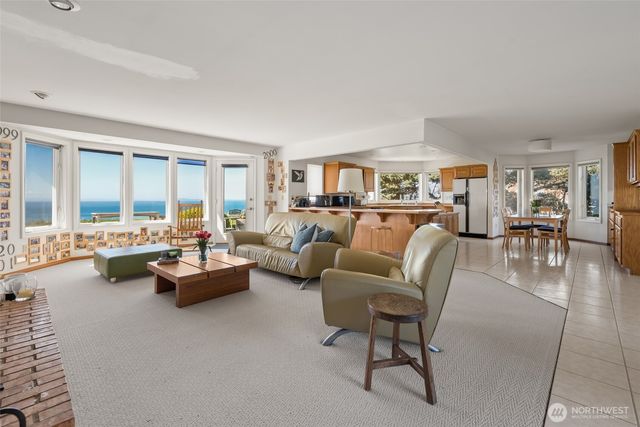 1889 West Beach Road, Oak Harbor, WA 98277