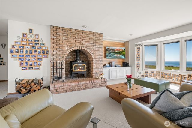 1889 West Beach Road, Oak Harbor, WA 98277