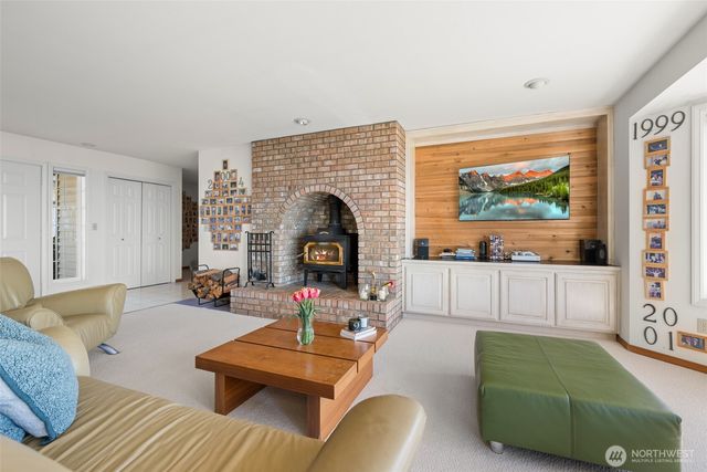1889 West Beach Road, Oak Harbor, WA 98277