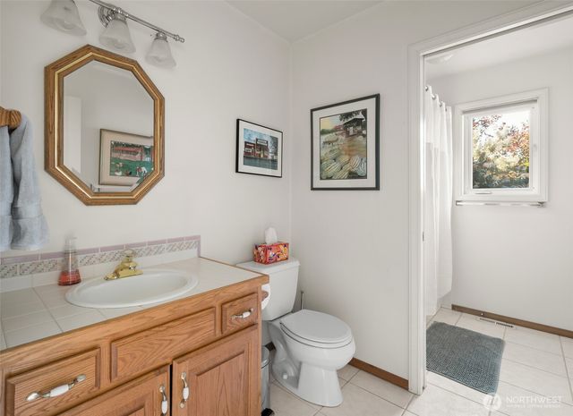 1889 West Beach Road, Oak Harbor, WA 98277
