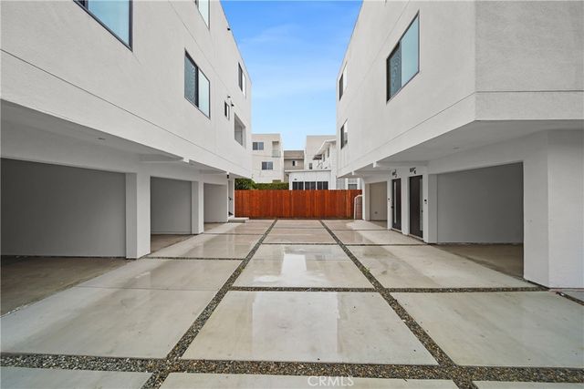 169 S Hoover Street, Los Angeles, CA 90004