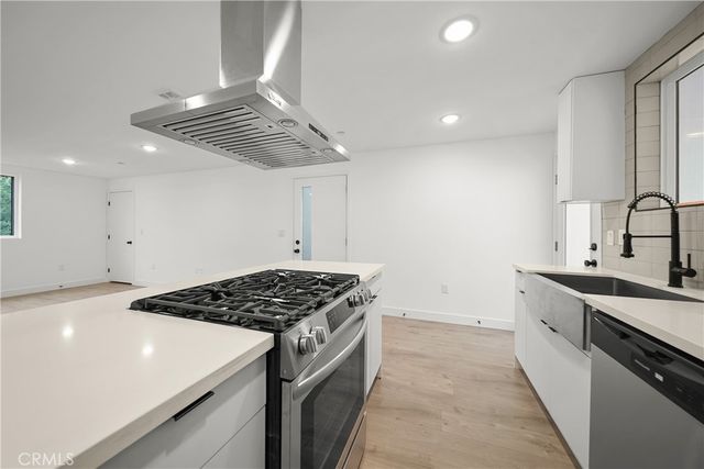 169 S Hoover Street, Los Angeles, CA 90004