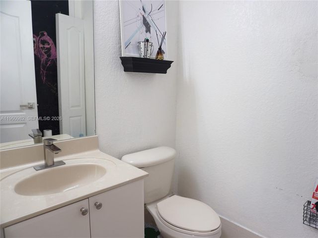 130 Jacaranda Country Club Dr 203, Plantation, FL 33324