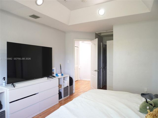 130 Jacaranda Country Club Dr 203, Plantation, FL 33324