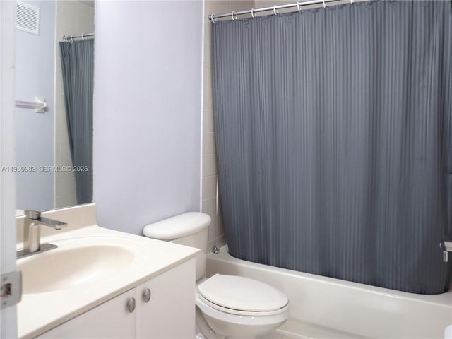 130 Jacaranda Country Club Dr 203, Plantation, FL 33324