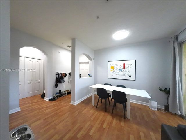 130 Jacaranda Country Club Dr 203, Plantation, FL 33324