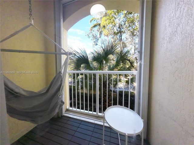 130 Jacaranda Country Club Dr 203, Plantation, FL 33324