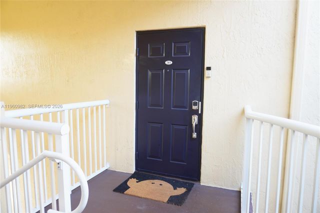 130 Jacaranda Country Club Dr 203, Plantation, FL 33324