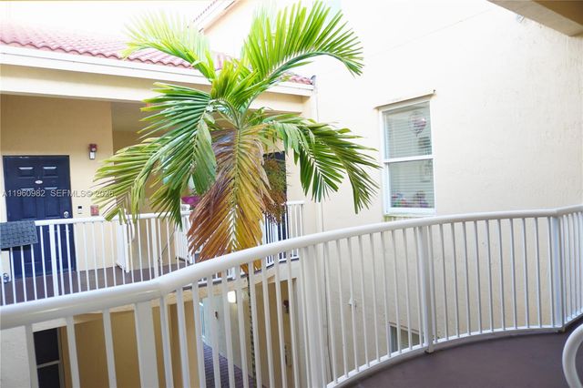 130 Jacaranda Country Club Dr 203, Plantation, FL 33324