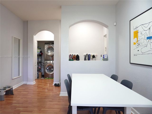 130 Jacaranda Country Club Dr 203, Plantation, FL 33324